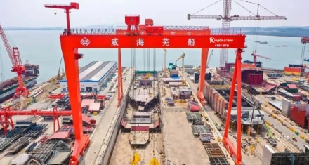ultra-large span shipbuilding gantry crane
